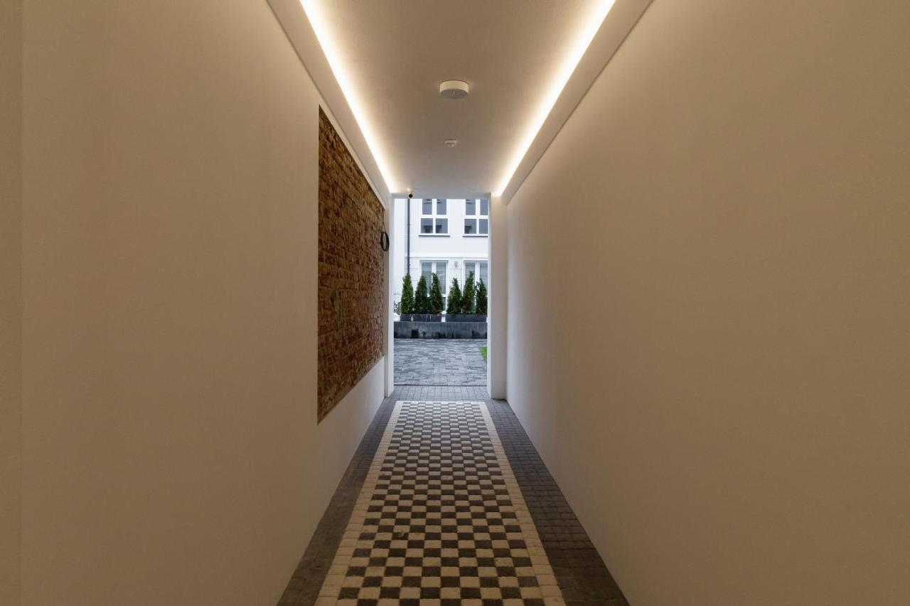 City Studio With Ac Czarnowiejska By Renters Cracóvia Exterior foto